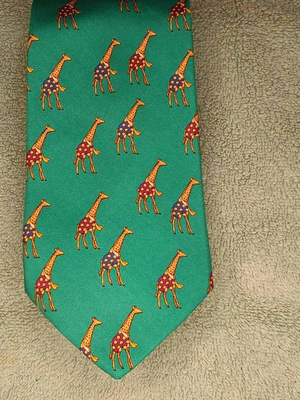 Brooks Brothers Emerald Green Giraffe Motif Silk Tie for Men (1070)